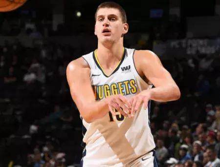 崭露头角 崭露头角