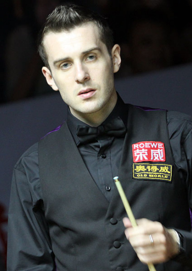 球场中央为 球场中央为